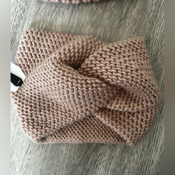 NWT Women’s Hat and Headband - Picture 2 of 6